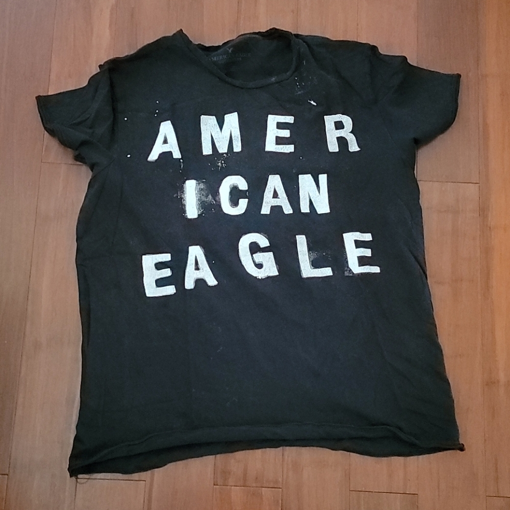 American Eagle t shirt
